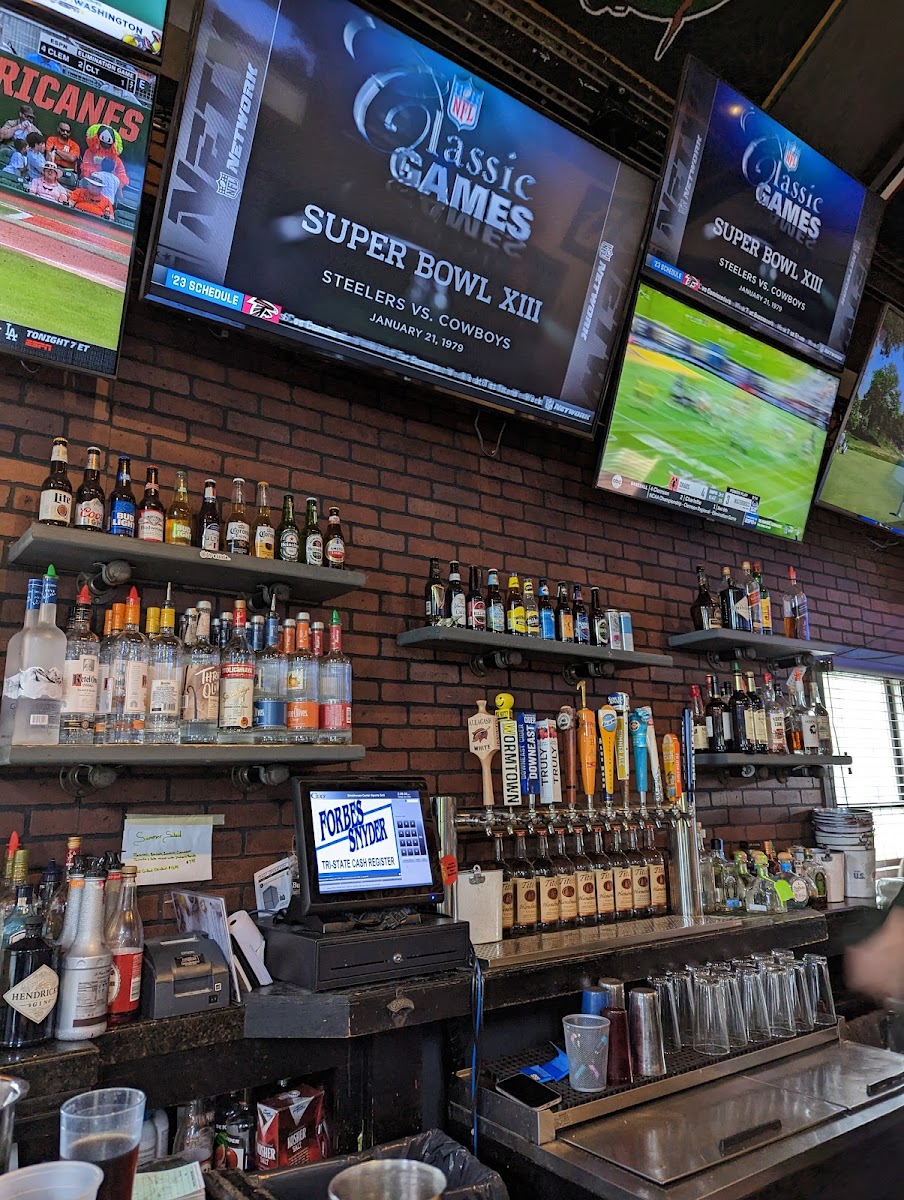 Center Brickhouse Pizza-3